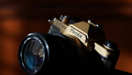 百台老相机赠送（60）：凤凰DC1999相机，送给石屏文化名人老三哥