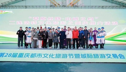 资讯 | 呼麦《山的那边》唱响重庆解放碑，二连浩特欢迎您