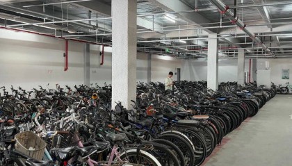 “早晨9点基本就停满了”！北京的全国首座非机动车立体停车楼，什么样？收费贵吗？