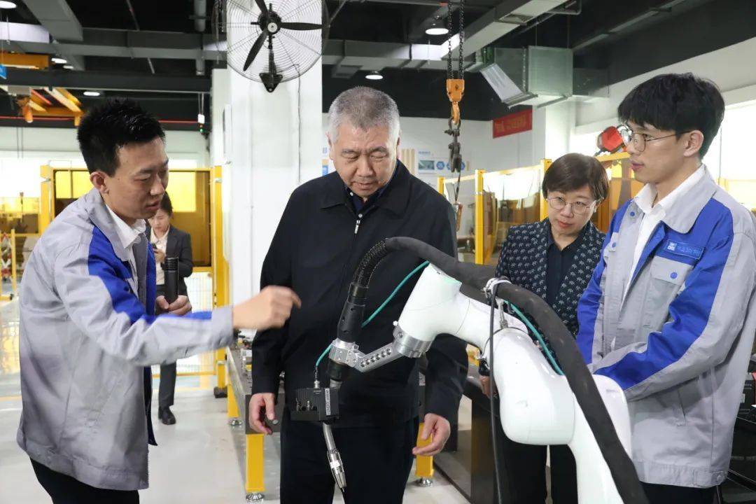 中国建筑金属结构协会会长曲琦调研中建科工