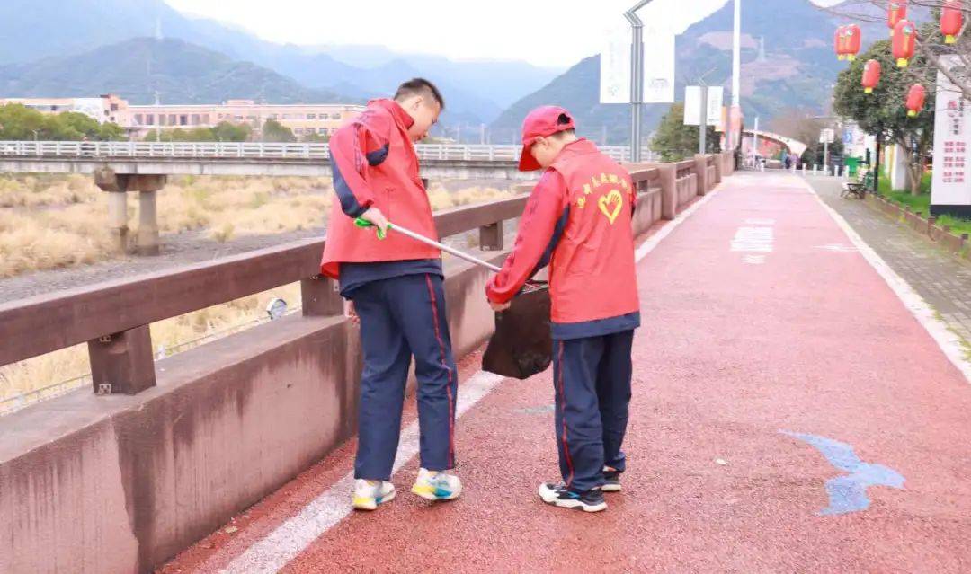 争做乐雅少年 | 城西中学开展学雷锋教育实践活动