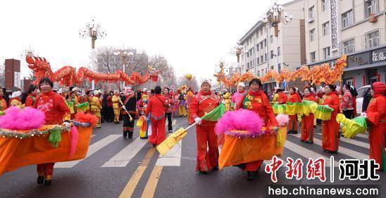 张家口张北：欢天喜地闹社火