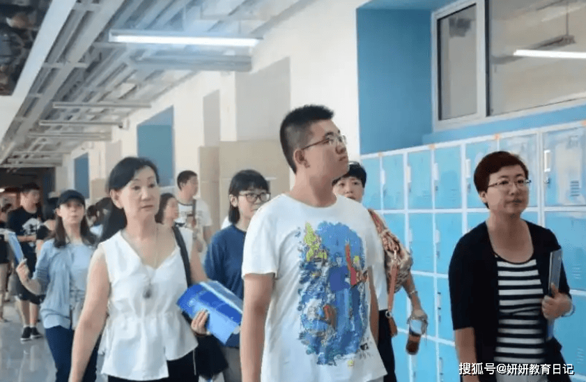 “还不如少考100多分！”浙大女孩无法考公，吐槽当年不如去普本