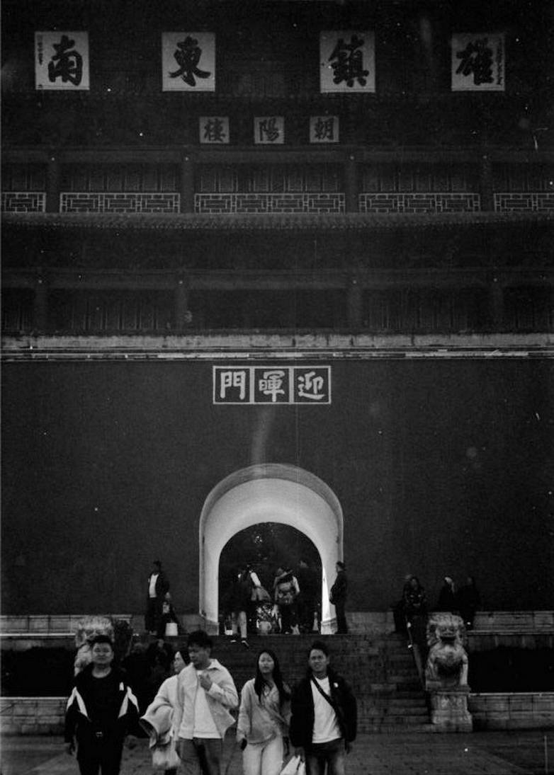 百台老相机赠送（60）：凤凰DC1999相机，送给石屏文化名人老三哥