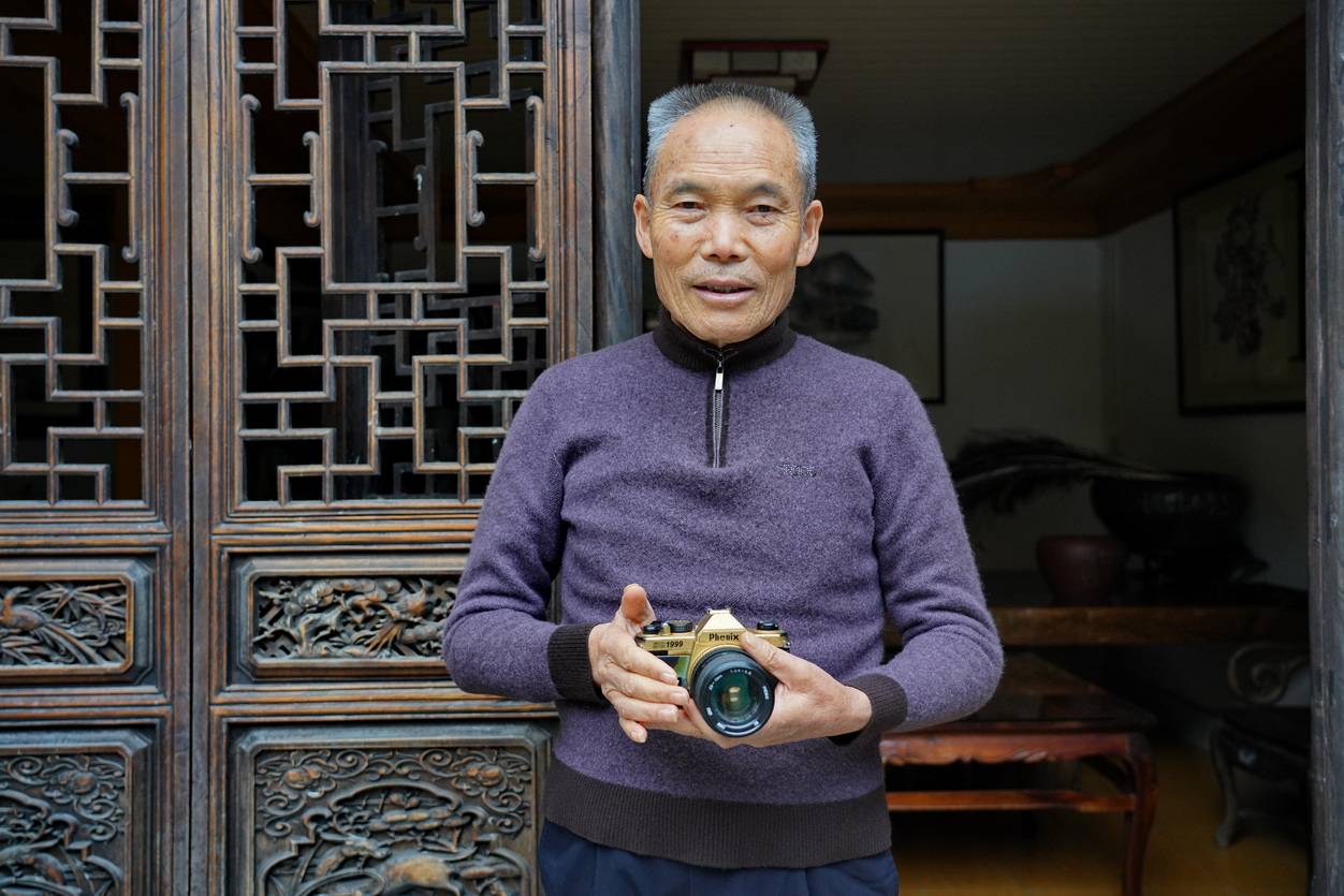 百台老相机赠送（60）：凤凰DC1999相机，送给石屏文化名人老三哥