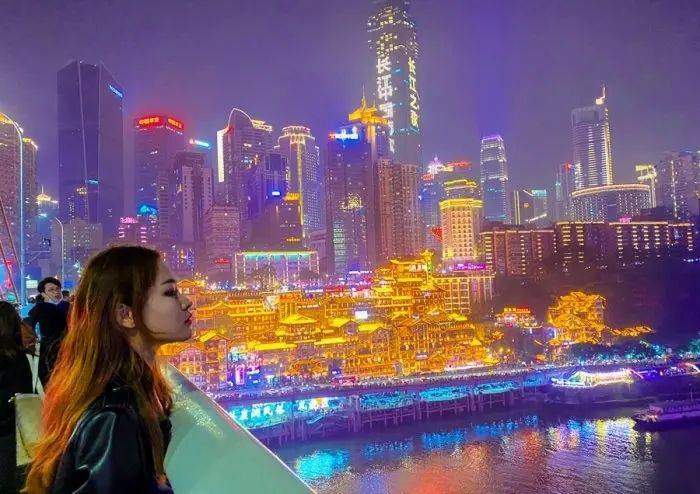 重庆本地个人金牌导游攻略，资讯热点：必玩打卡景点吐血推荐！