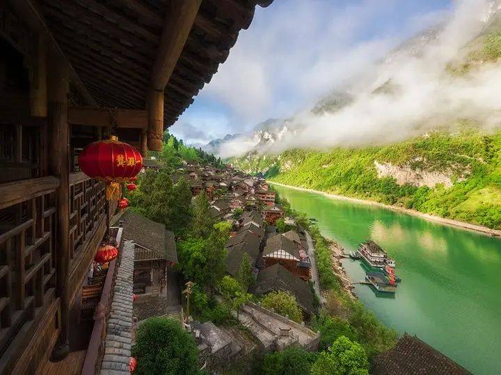 重庆本地个人金牌导游攻略，资讯热点：必玩打卡景点吐血推荐！