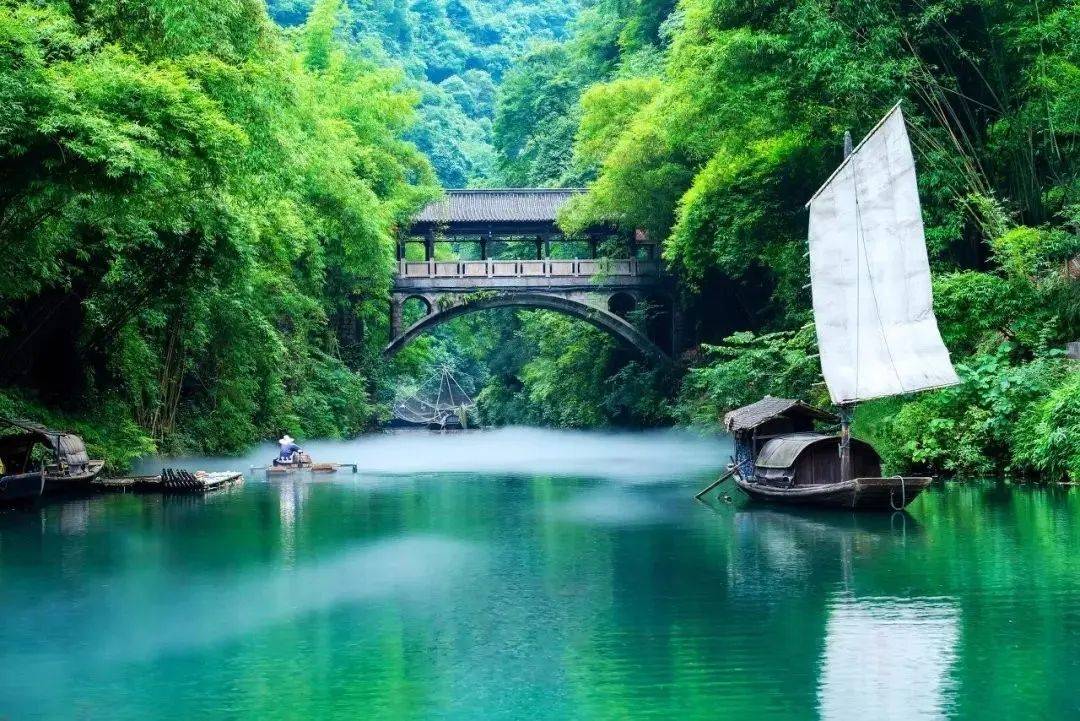重庆本地个人金牌导游攻略，资讯热点：必玩打卡景点吐血推荐！