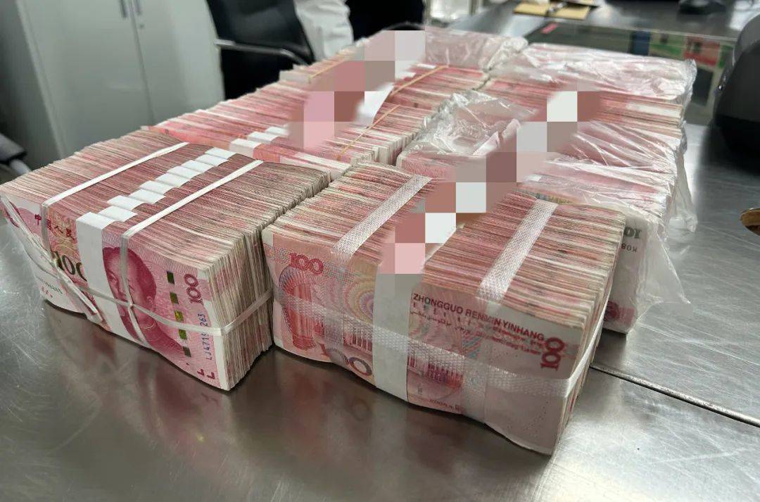 出境旅客在背包携带未申报人民币75万，被深圳罗湖海关查获