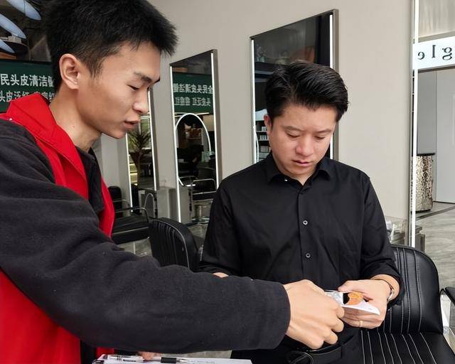 贺兰县凤凰社区：直播架起就业桥 政策点亮创业路