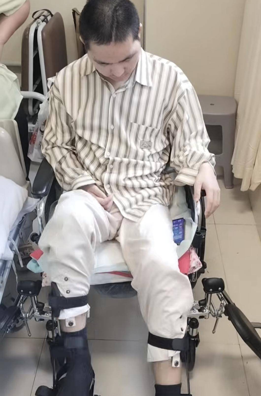 被撞碎的人生：23岁研究生被16岁少年无证驾车撞致颅脑损伤，亲属称其如今心智如幼童